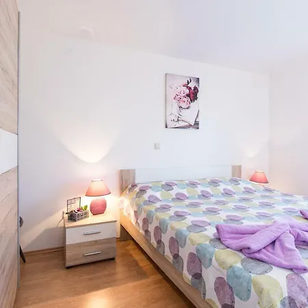 Adrijana Apartman *